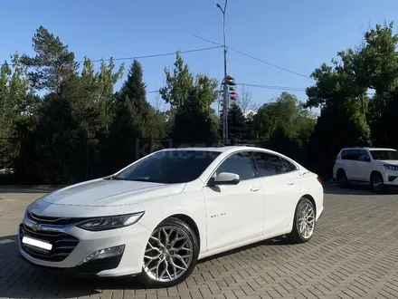 Chevrolet Malibu 2020 года за 11 500 000 тг. в Алматы – фото 2