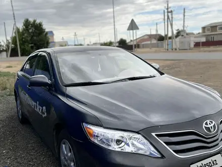 Toyota Camry 2010 года за 6 100 000 тг. в Атырау – фото 2