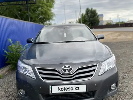 Toyota Camry 2010 года за 6 100 000 тг. в Атырау – фото 3