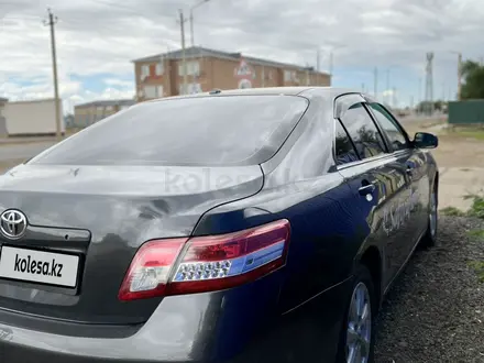 Toyota Camry 2010 года за 6 100 000 тг. в Атырау – фото 5