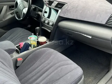 Toyota Camry 2010 года за 6 100 000 тг. в Атырау – фото 8