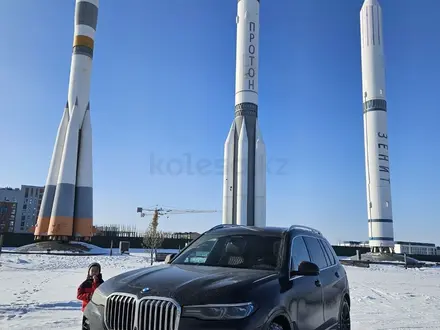 BMW X7 2019 года за 48 000 000 тг. в Астана