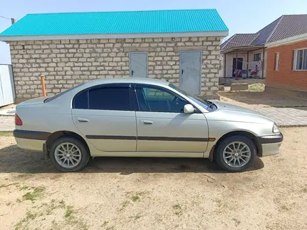 Toyota Avensis 1999 года за 2 900 000 тг. в Актобе – фото 2