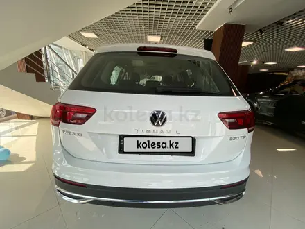 Volkswagen Tiguan 2023 года за 18 500 000 тг. в Алматы – фото 2