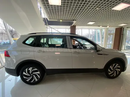 Volkswagen Tiguan 2023 года за 18 500 000 тг. в Алматы – фото 3