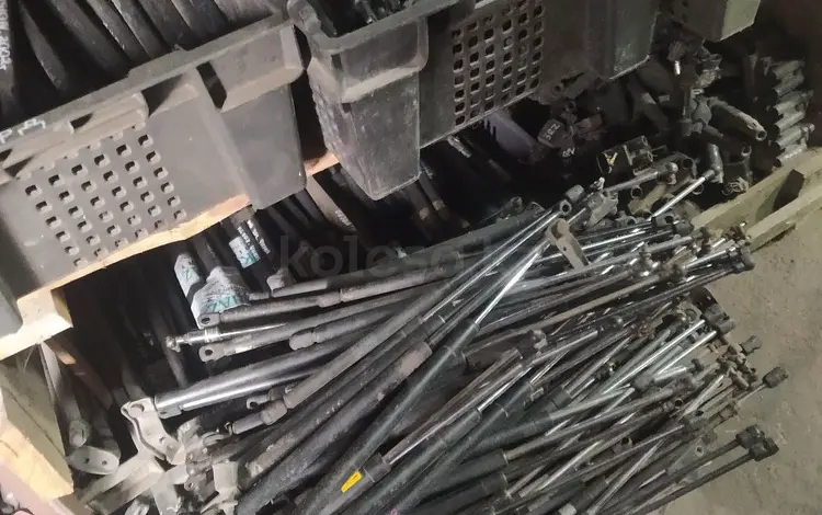 Торсионы (газовые упоры) за 5 000 тг. в Алматы