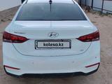 Hyundai Accent 2017 года за 6 300 000 тг. в Атырау – фото 5