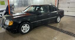 Mercedes-Benz E 230 1987 годаfor1 000 000 тг. в Астана