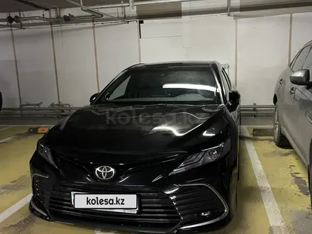 Toyota Camry 2021 года за 19 500 000 тг. в Астана