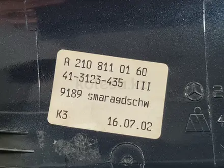 Накладка, корпус левого бокового зеркала Mercedes E210 Оригинал! за 20 000 тг. в Алматы – фото 2