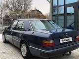 Mercedes-Benz E 200 1991 года за 1 900 000 тг. в Тараз – фото 2