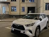 Toyota Highlander 2023 года за 29 000 000 тг. в Алматы