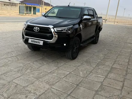 Toyota Hilux 2022 года за 23 450 000 тг. в Актау