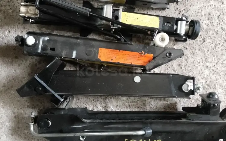 Домкрат за 10 000 тг. в Алматы