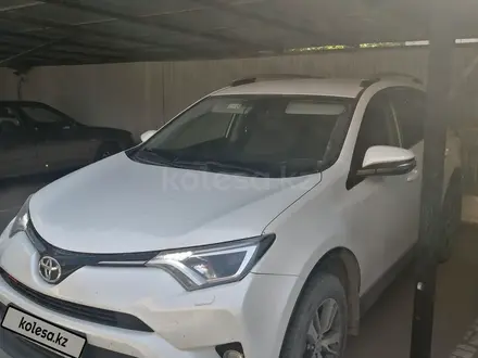 Toyota RAV4 2016 года за 11 700 000 тг. в Актобе