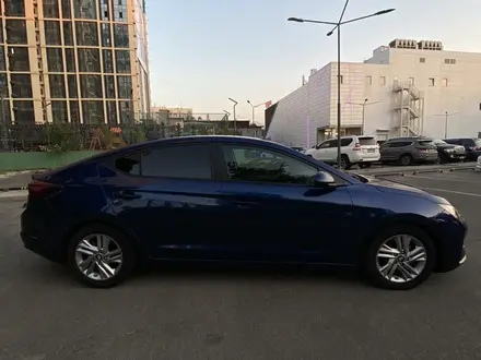 Hyundai Elantra 2019 года за 7 450 000 тг. в Актобе – фото 4