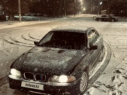 BMW 523 1998 года за 2 100 000 тг. в Тараз