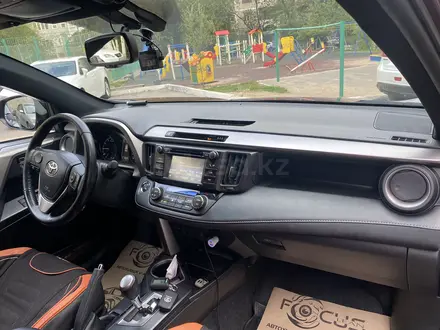 Toyota RAV4 2018 года за 13 500 000 тг. в Алматы – фото 12