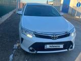 Toyota Camry 2017 года за 11 000 000 тг. в Атырау – фото 3