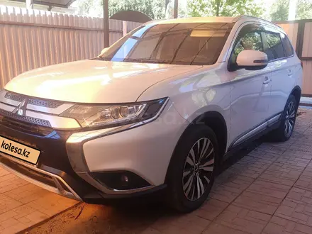 Mitsubishi Outlander 2018 года за 10 000 000 тг. в Уральск