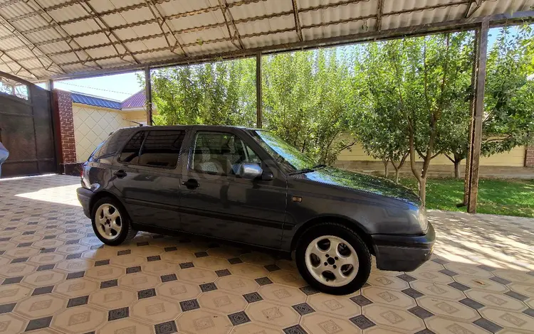 Volkswagen Golf 1995 годаүшін2 150 000 тг. в Шымкент