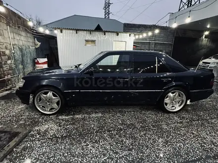 Mercedes-Benz E 320 1993 года за 2 700 000 тг. в Шымкент – фото 3