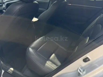 Hyundai Elantra 2016 года за 5 000 000 тг. в Актобе – фото 8