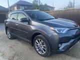 Toyota RAV4 2016 года за 9 800 000 тг. в Актобе