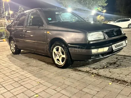 Volkswagen Vento 1993 года за 1 500 000 тг. в Тараз – фото 3