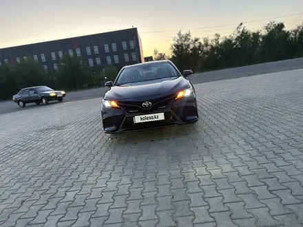 Toyota Camry 2021 года за 13 000 000 тг. в Уральск – фото 11