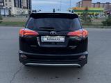Toyota RAV4 2018 года за 13 500 000 тг. в Уральск – фото 4