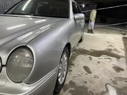 Mercedes-Benz E 200 2000 года за 2 150 000 тг. в Астана – фото 3