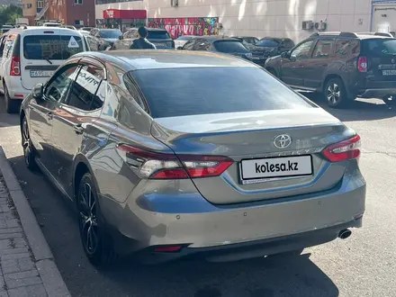 Toyota Camry 2023 года за 16 300 000 тг. в Астана – фото 4