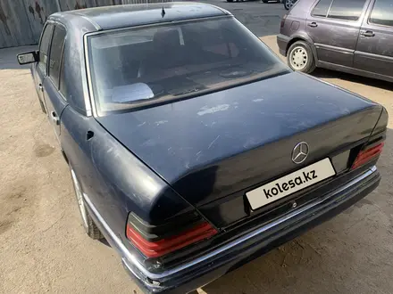 Mercedes-Benz E 260 1990 года за 1 000 000 тг. в Шымкент – фото 2