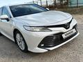 Toyota Camry 2019 годаfor15 500 000 тг. в Атырау – фото 2