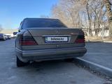 Mercedes-Benz E 200 1993 года за 850 000 тг. в Уштобе – фото 2