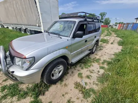 Toyota Land Cruiser Prado 2000 года за 6 750 000 тг. в Алматы – фото 3