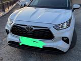 Toyota Highlander 2023 года за 35 000 000 тг. в Атырау – фото 2