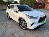 Toyota Highlander 2023 года за 35 000 000 тг. в Атырау – фото 3