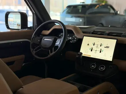 Land Rover Defender X-Dynamic SE 2025 года за 81 180 000 тг. в Астана – фото 8