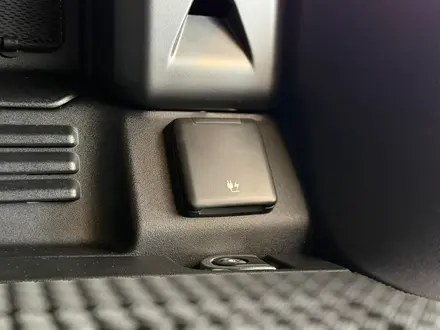 Land Rover Defender X-Dynamic SE 2025 года за 81 180 000 тг. в Астана – фото 16