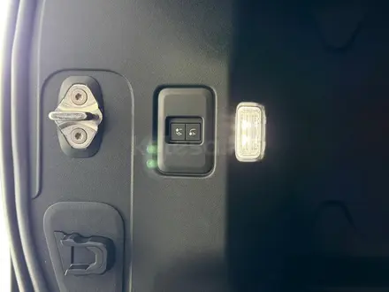 Land Rover Defender X-Dynamic SE 2025 года за 81 180 000 тг. в Астана – фото 17