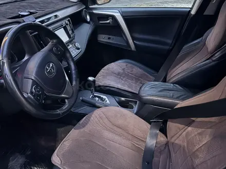 Toyota RAV4 2015 года за 7 000 000 тг. в Актау – фото 4