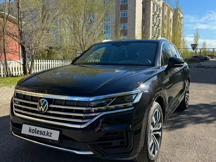 Volkswagen Touareg 2021 года за 36 000 000 тг. в Астана