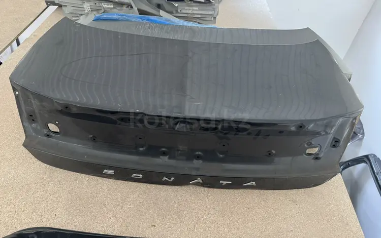 Крышка багажника за 200 000 тг. в Астана