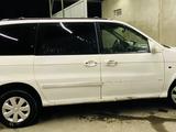 Kia Carnival 2001 года за 1 100 000 тг. в Шымкент – фото 4