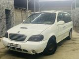 Kia Carnival 2001 года за 1 100 000 тг. в Шымкент – фото 3