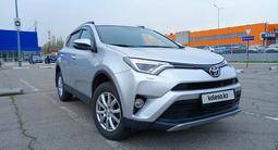 Toyota RAV4 2018 года за 13 350 000 тг. в Алматы – фото 2