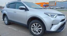 Toyota RAV4 2018 года за 13 350 000 тг. в Алматы