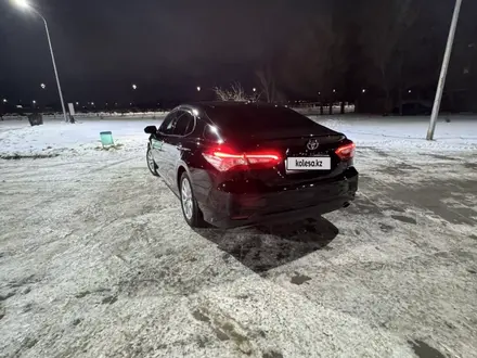 Toyota Camry 2018 года за 13 500 000 тг. в Костанай – фото 20